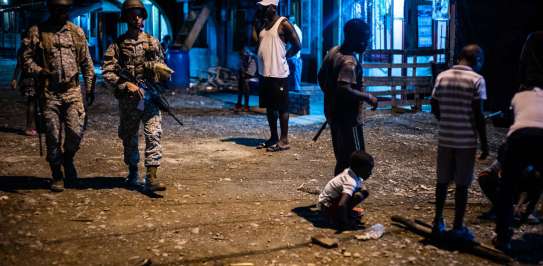 Soldiers patrolling in Colombia