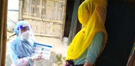 A Community Health Worker from Christian Aid’s local partner goes door-to-door in the Rohingya refugee camps of Cox Bazar’ to raise awareness of keeping safe from coronavirus. 