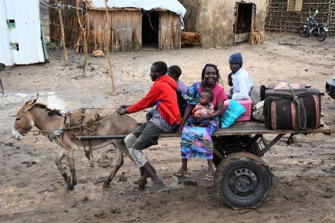 Family crossing Joda border