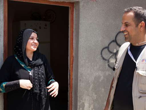 Sara Haqi Ismail talks to Ahmed a project manager with Christian Aid partner REACH.  Sara had just received food from REACH.